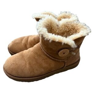 UGG Bailey Button II Chestnut Shearling Mini Boots Women’s Size 9